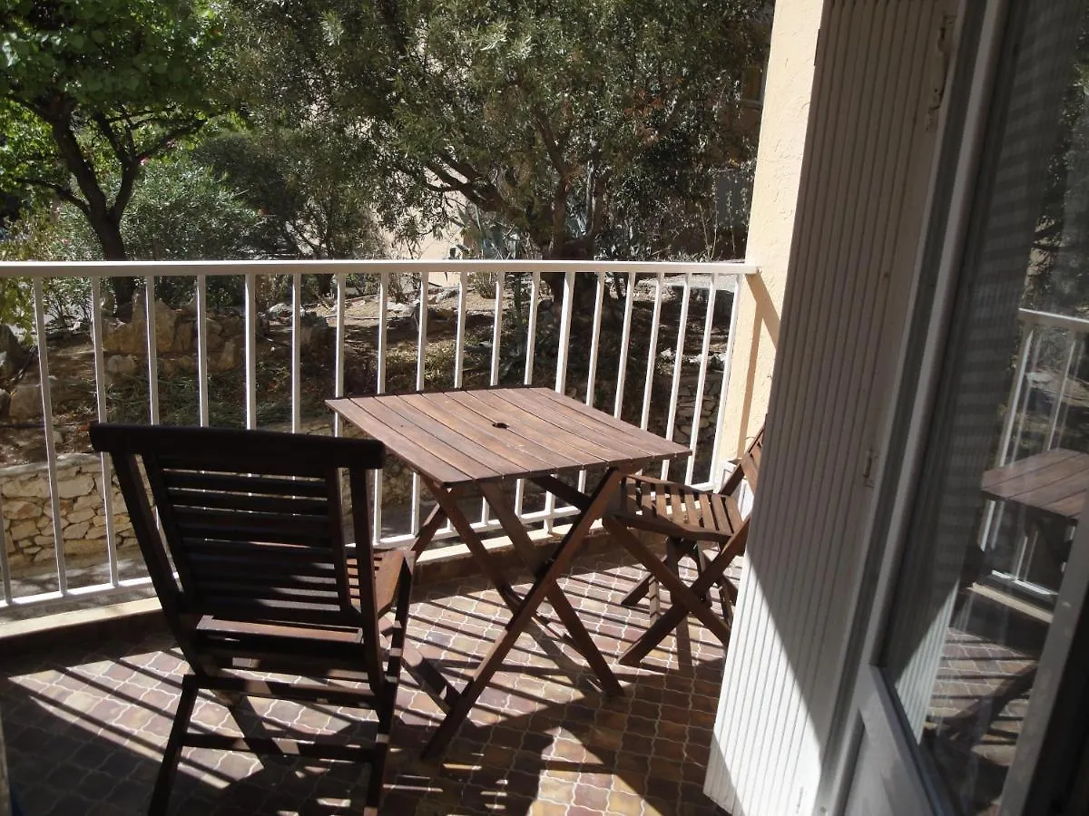 Appartement T3 4* centre de Cassis parking, climatisé, wifi 0*,