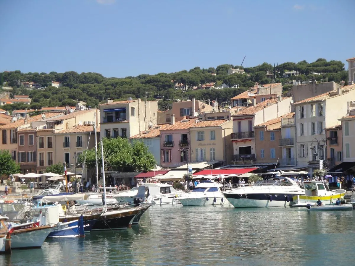 Appartement T3 4* centre de Cassis parking, climatisé, wifi